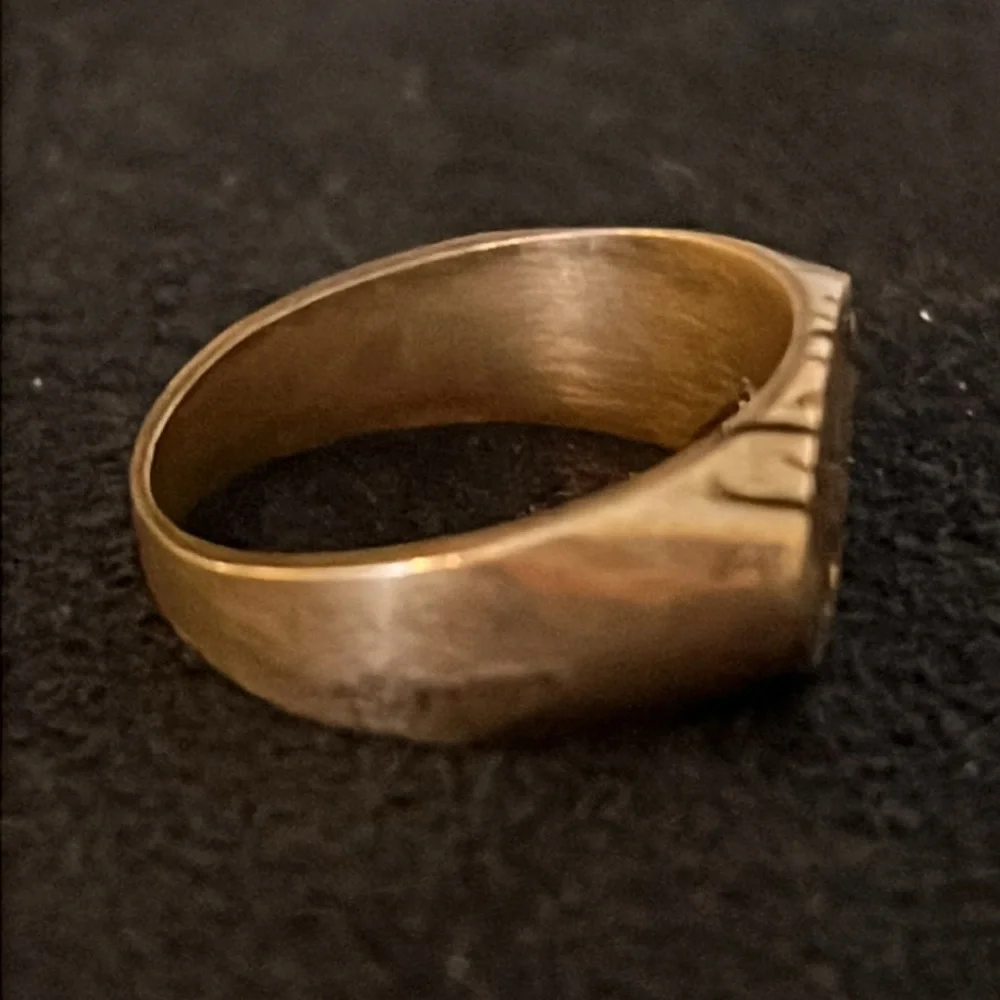 Vintage custom gold plated University of Washington Huskies ring size 8